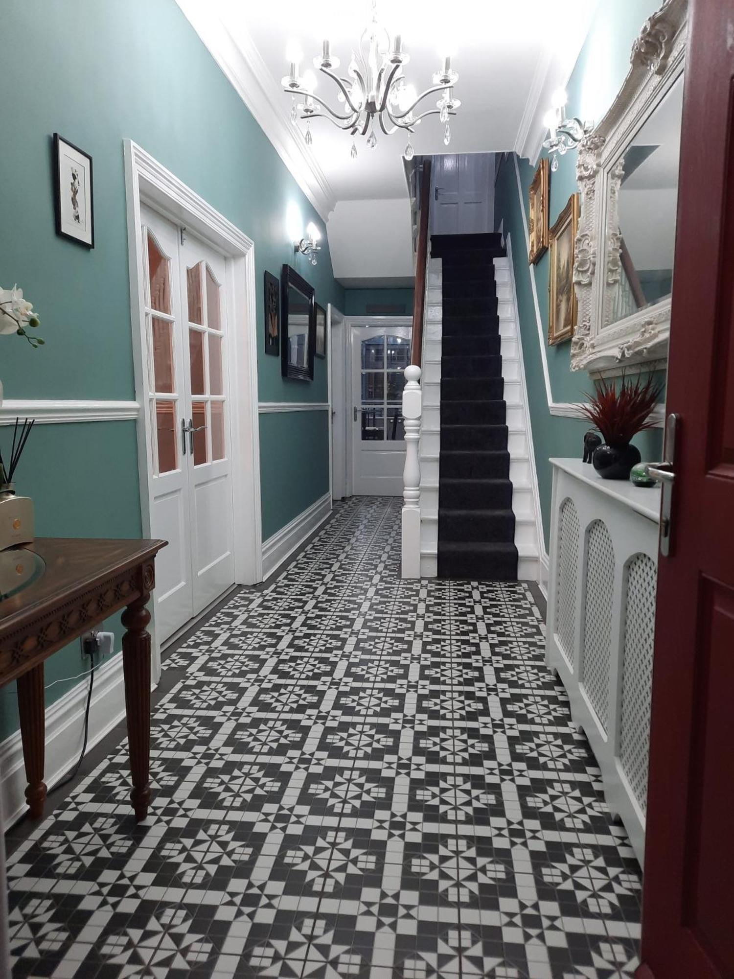 Budget Rooms - 9 East Grange Drive Лийдс Екстериор снимка